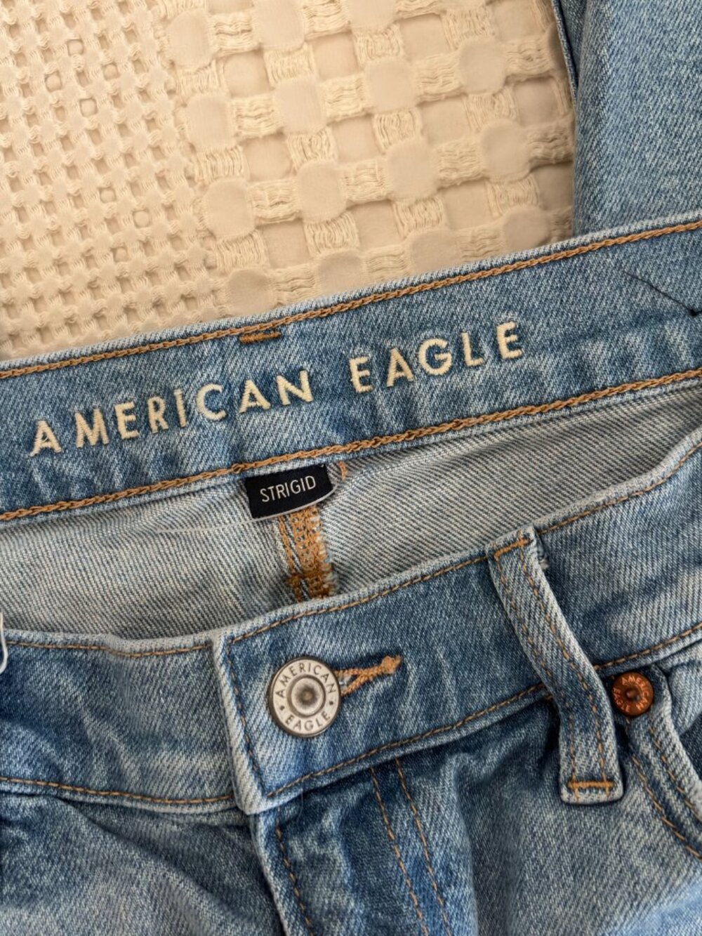 AE Strigid High-Waisted Stovepipe Jean - Picture 6 of 7